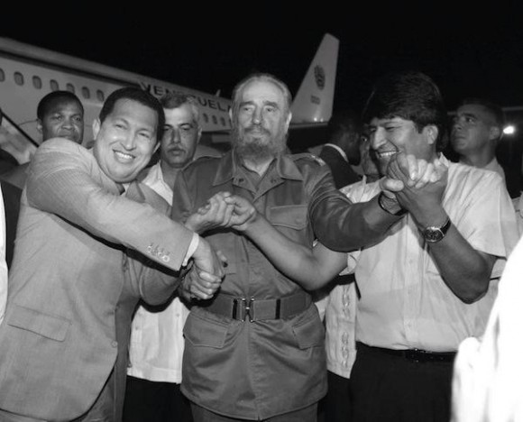 Fidel-Evo-y-Chávez-580x468