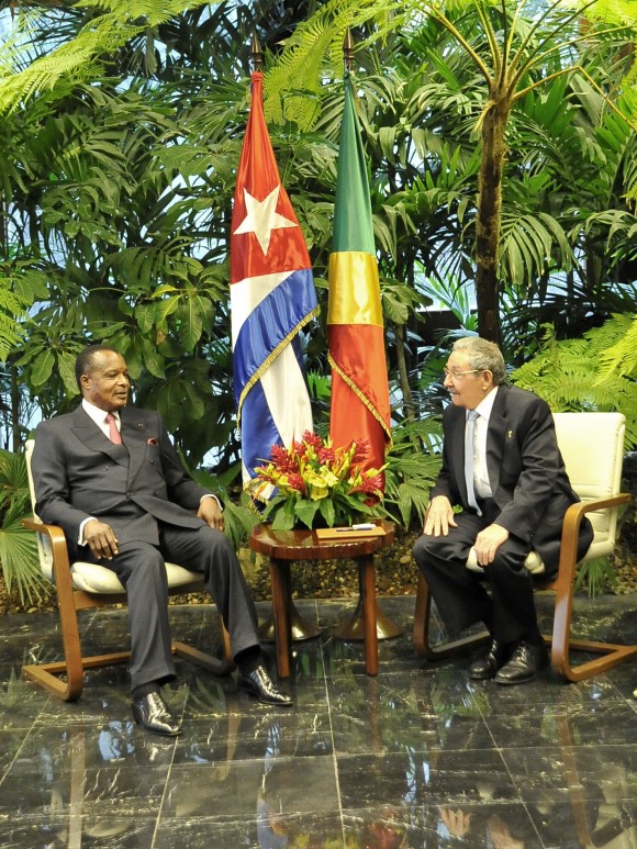 Raúl-y-Presidente-del-Congo-580x773