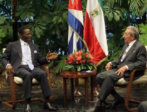 Raúl-Castro-Ruz-Teodoro-Obiang-Nguema-Mbasogo-Presidente-de-Guinea-Ecuatorial-1-580x392
